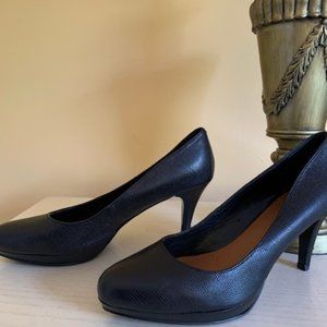 Black Pumps with small platform
